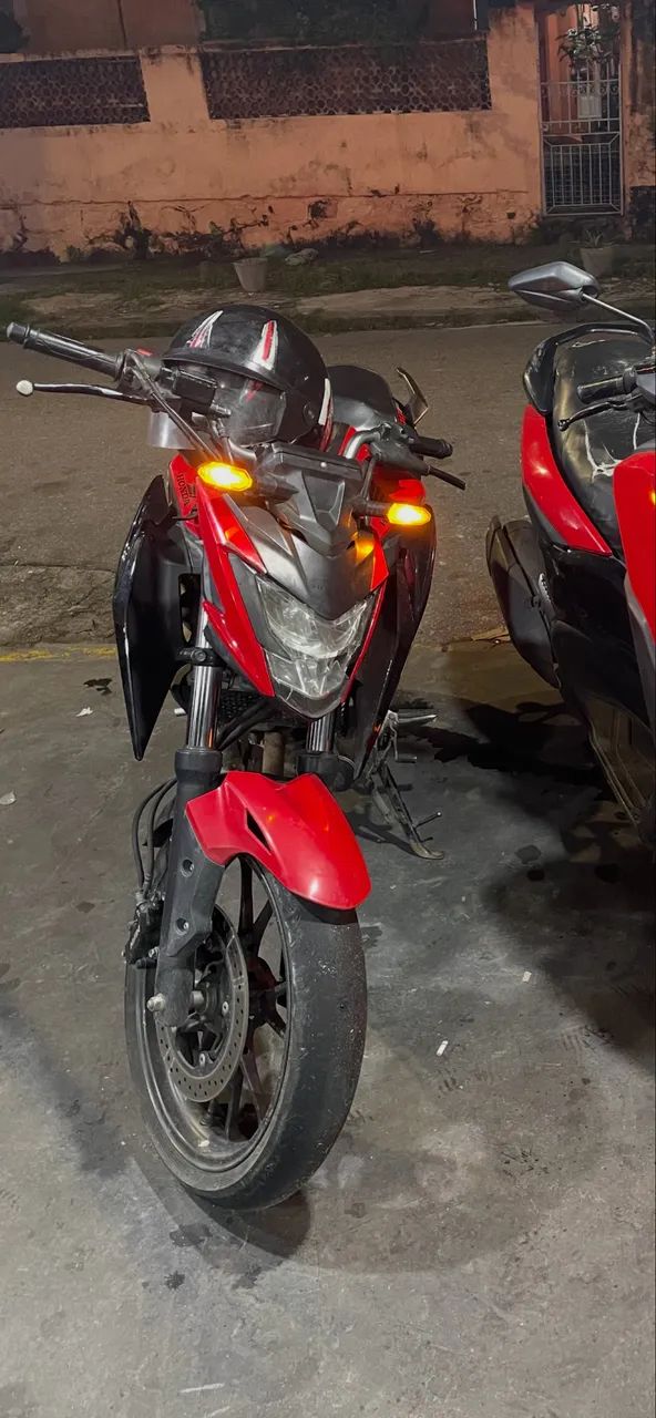 Cb 300f (sucata)
