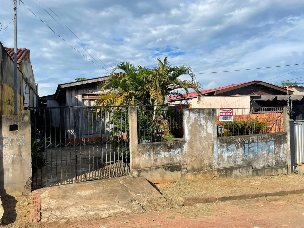 Vende-se casa na Estação Experimental 