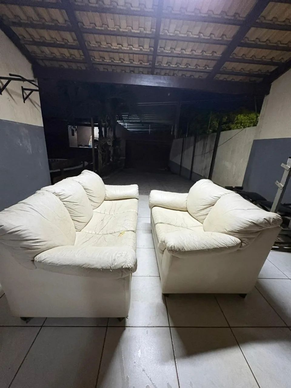 Conjunto de sofá bege usado