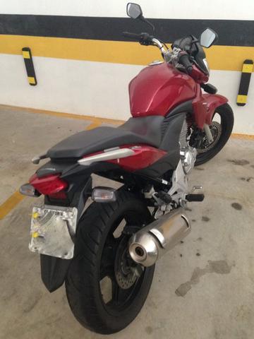 Honda CB 300R c/ ABS 13/13 (revisada e pouco rodada)