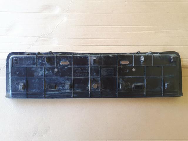 Acabamento parachoque traseiro Hilux modelos 2006 a 2015 suporte da placa original - Foto 2