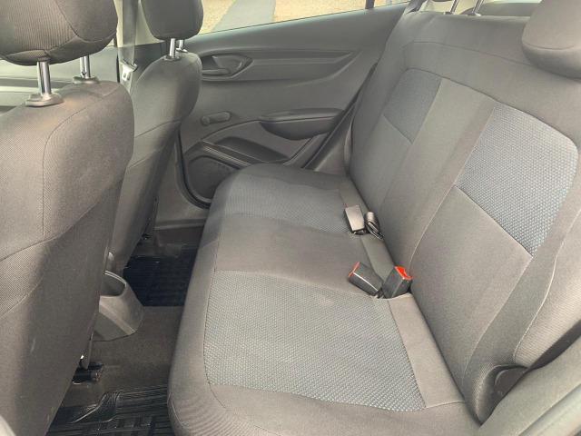 Onix 1.0 Joy 2017 - Apenas 45.000 km - Impecável - Leia texto - Foto 11