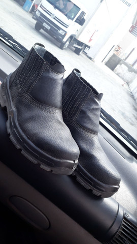 bota de trabalho com bico de ferro