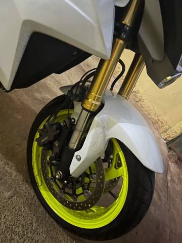 VENDO CB1000R BRANCA