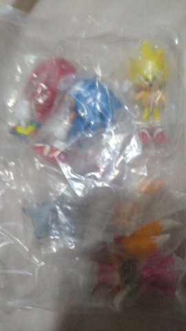 Kit com 06 personagens: - Amy ? Knuckles - Metal Sonic ? Sonic ? SuperSonic - Tails - Foto 5