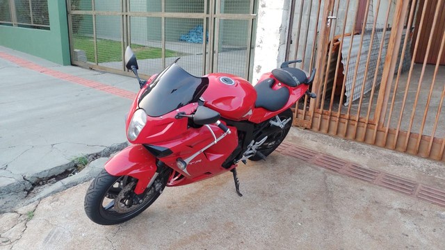 MOTO 250