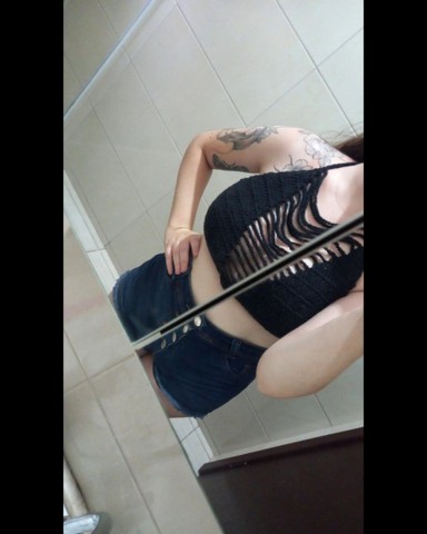 Cropped de crochê com decote em V