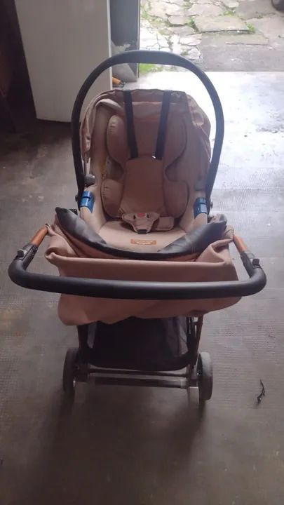Carrinho de Bebê com Bebê Conforto burigotto - 1 ano e 3 meses de uso