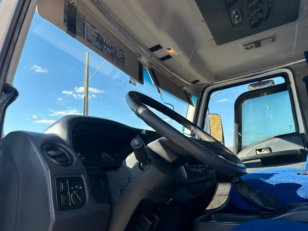 Ford cargo 1317 Baú - Foto 13