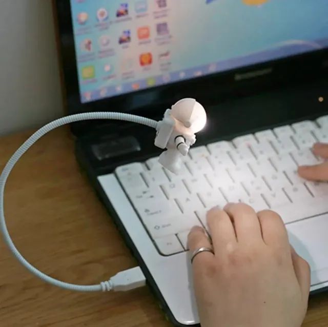 Mini Luz de Leitura USB Astronauta
