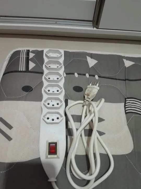 Vende se uma regua com 6 tomadas em ótimo estado rua São José bairro Itinga araquari NÃO 