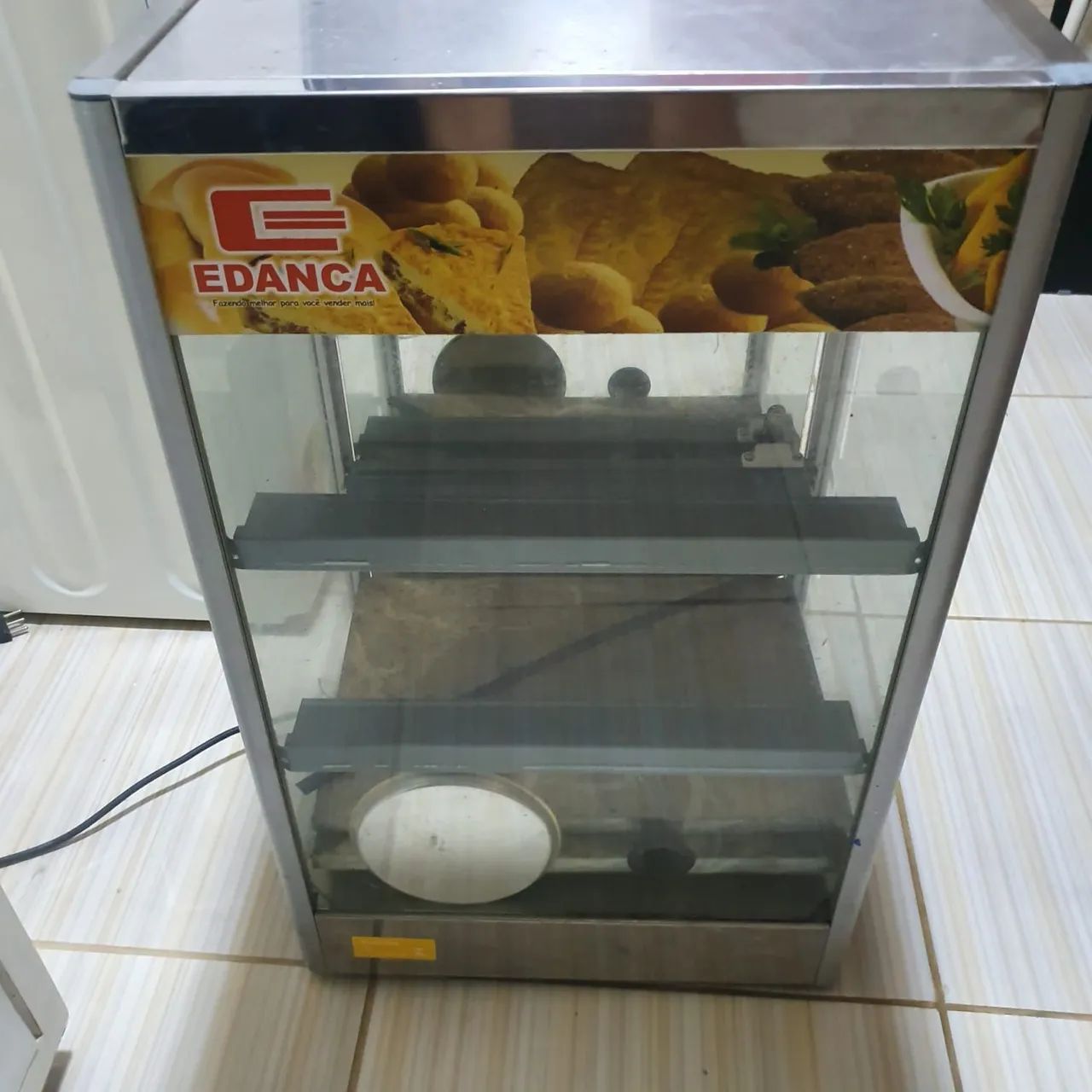 Estufa expositora de salgados vertical.