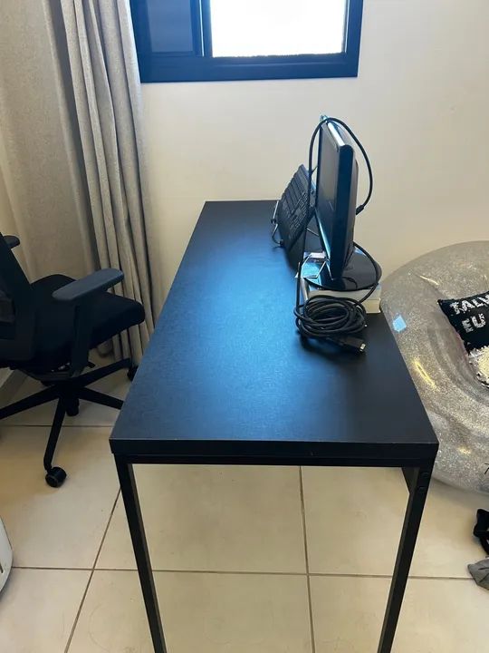 Escrivaninha preta pouco usada - Foto 3
