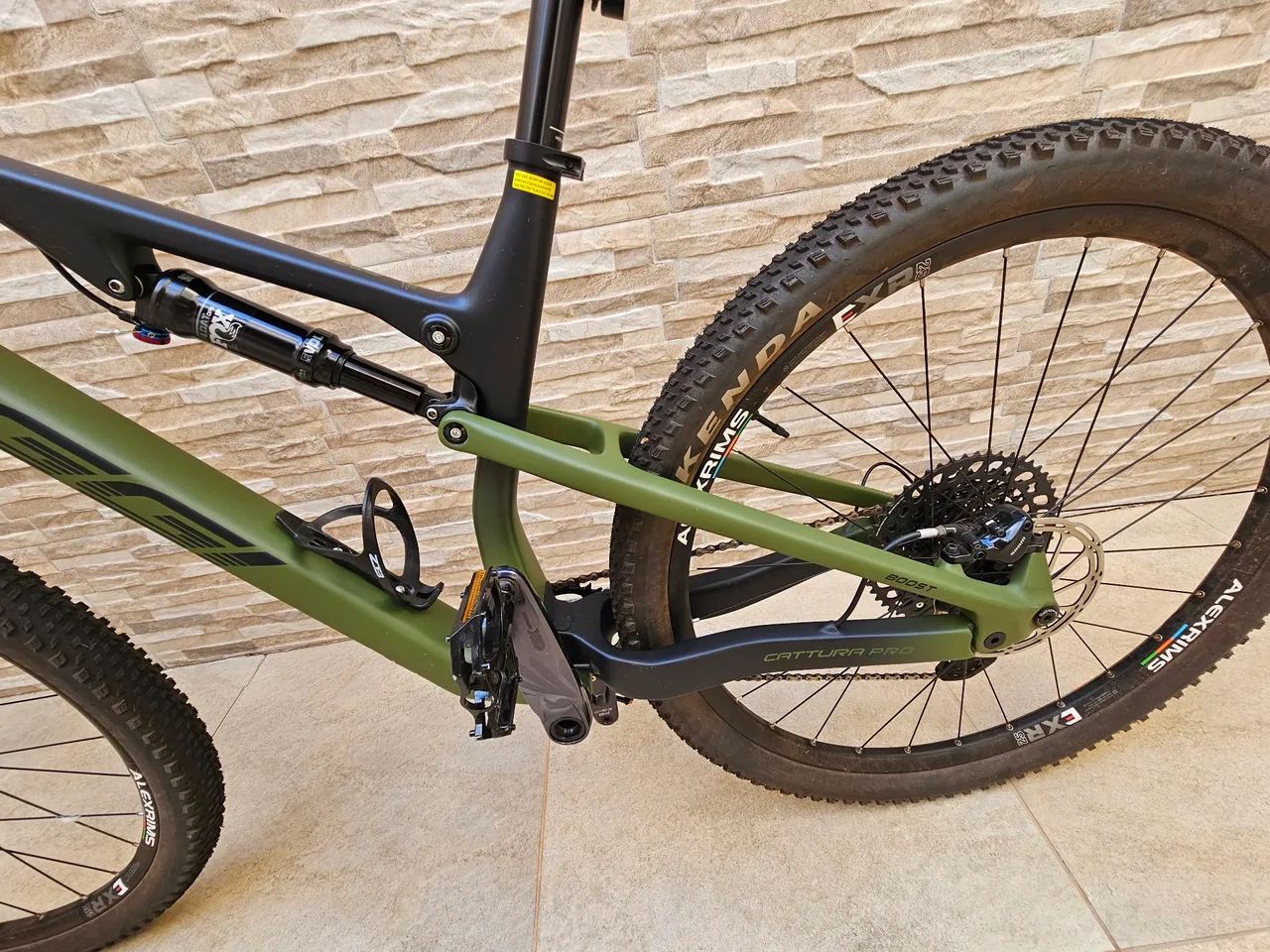 Bike Carbono Caturra Pro. Sram Gx. Tamanho L (19) - Foto 5