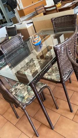 Mesa de Vidro Com 04 Cadeiras 