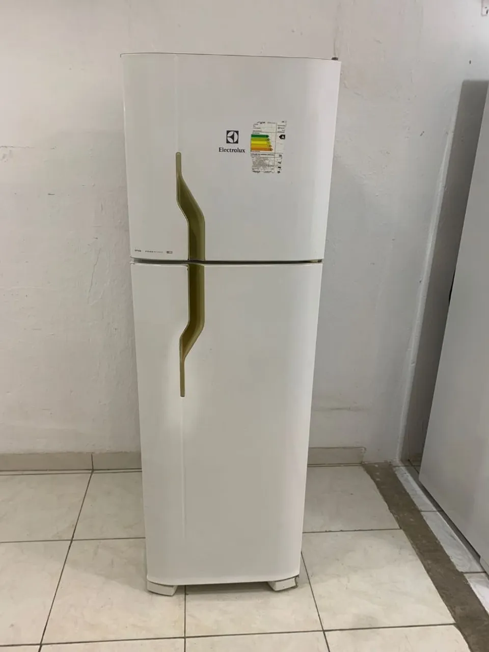 Geladeira Electrolux 261 Litros 