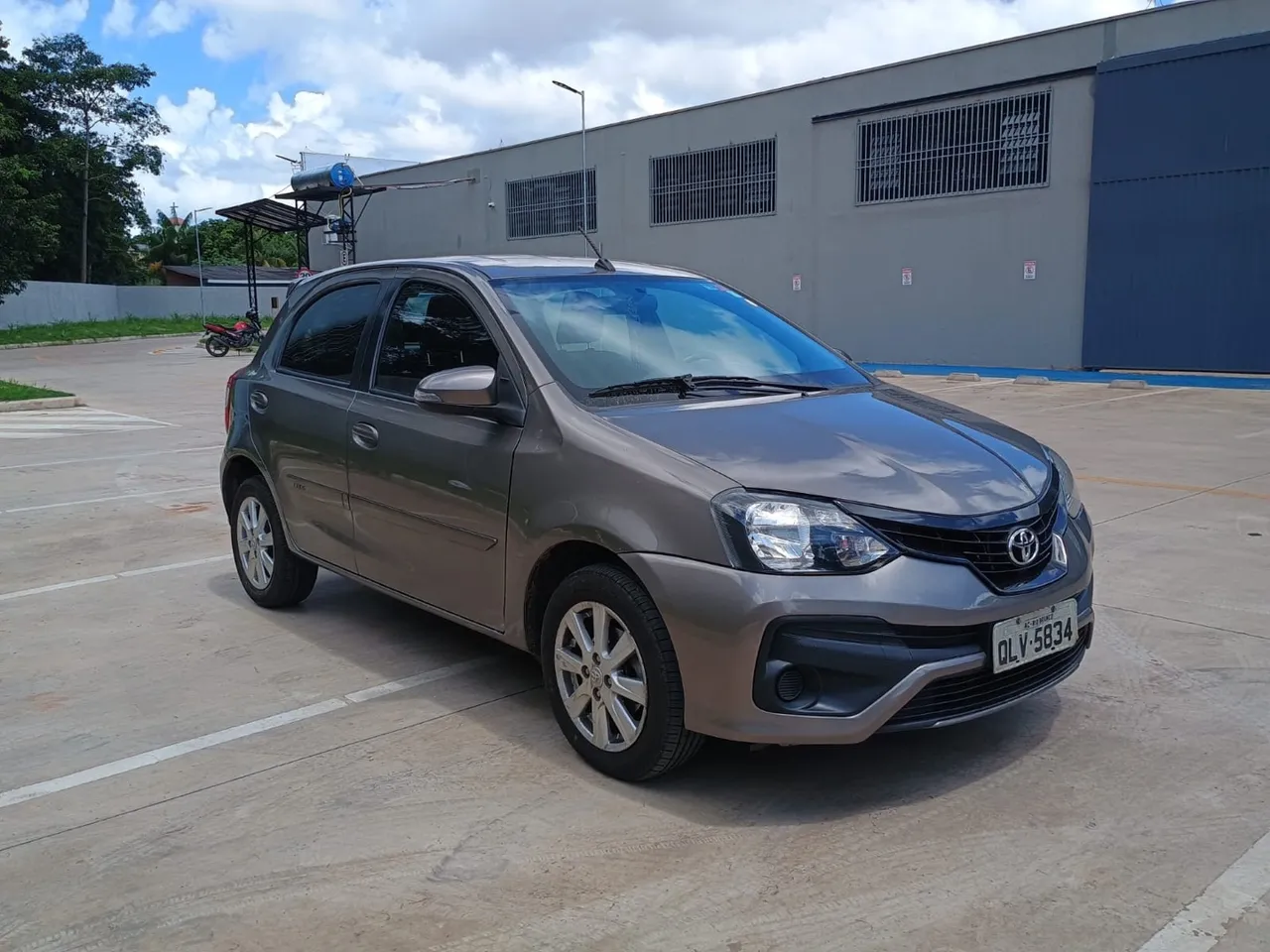 TOYOTA ETIOS X PLUS AUTOMÁTICO