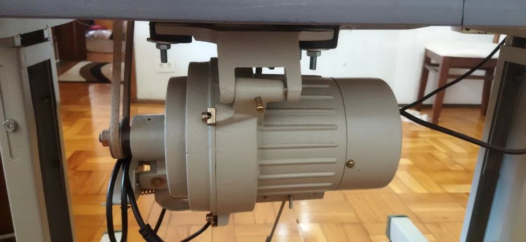 Máquina de Costura Sun Special SS-20U53W com Motor Acoplado e Mesa - Ótimo Estado - Foto 3