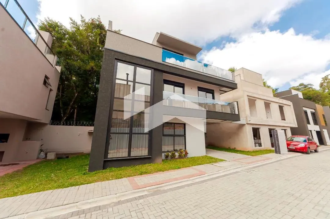 Casa com 172 m², 3 quartos sendo 1 suíte para alugar no bairro Santa Felicidade.