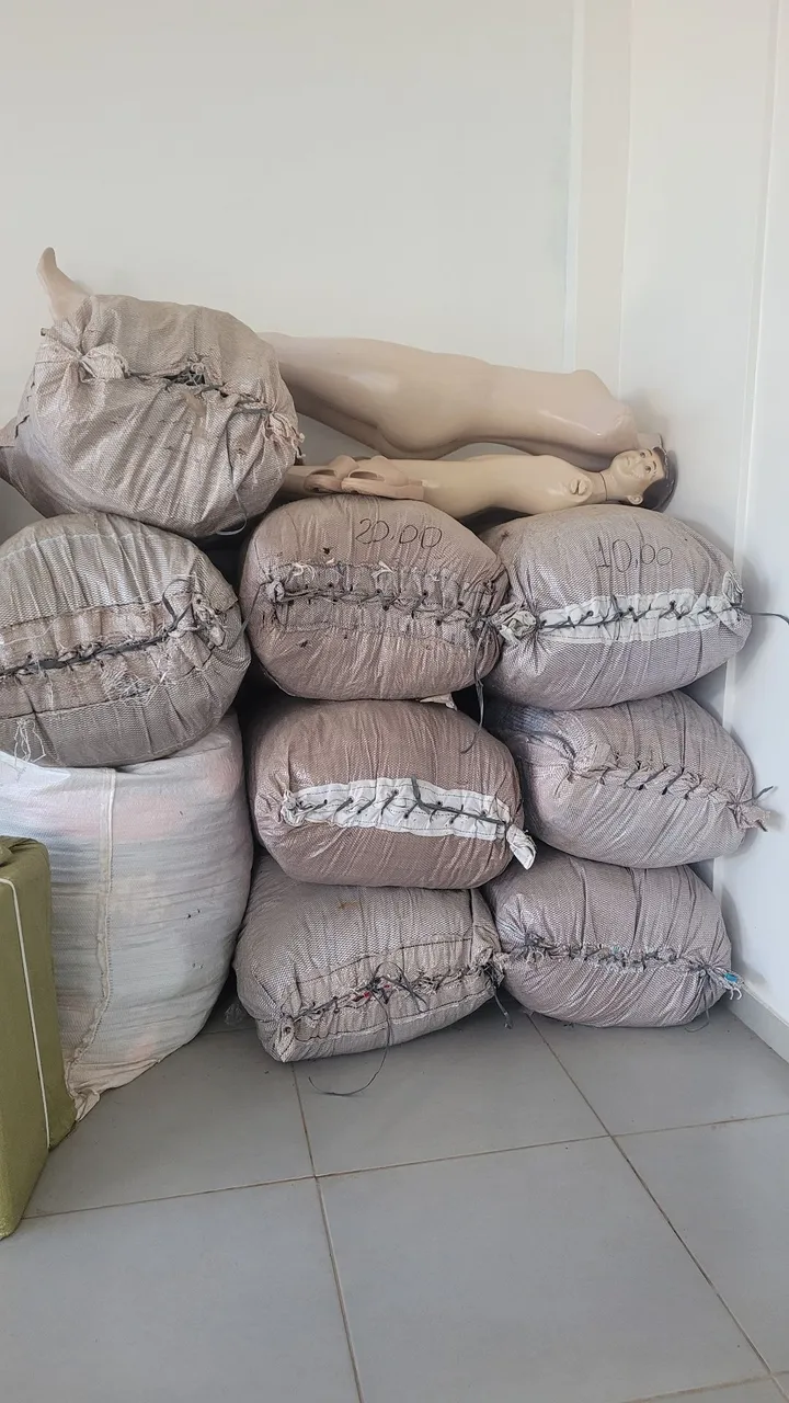 Manequins e Sacos de Roupas para Loja - Oportunidade!