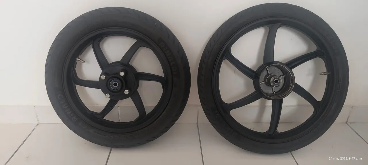 Rodas de Moto Originais - Pretas