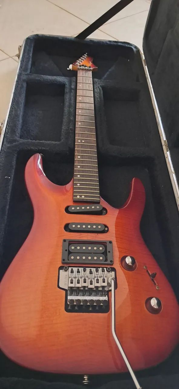 Rara Guitarra Superstrato SSH Bill Lawrence (USA) com Floyd Rose