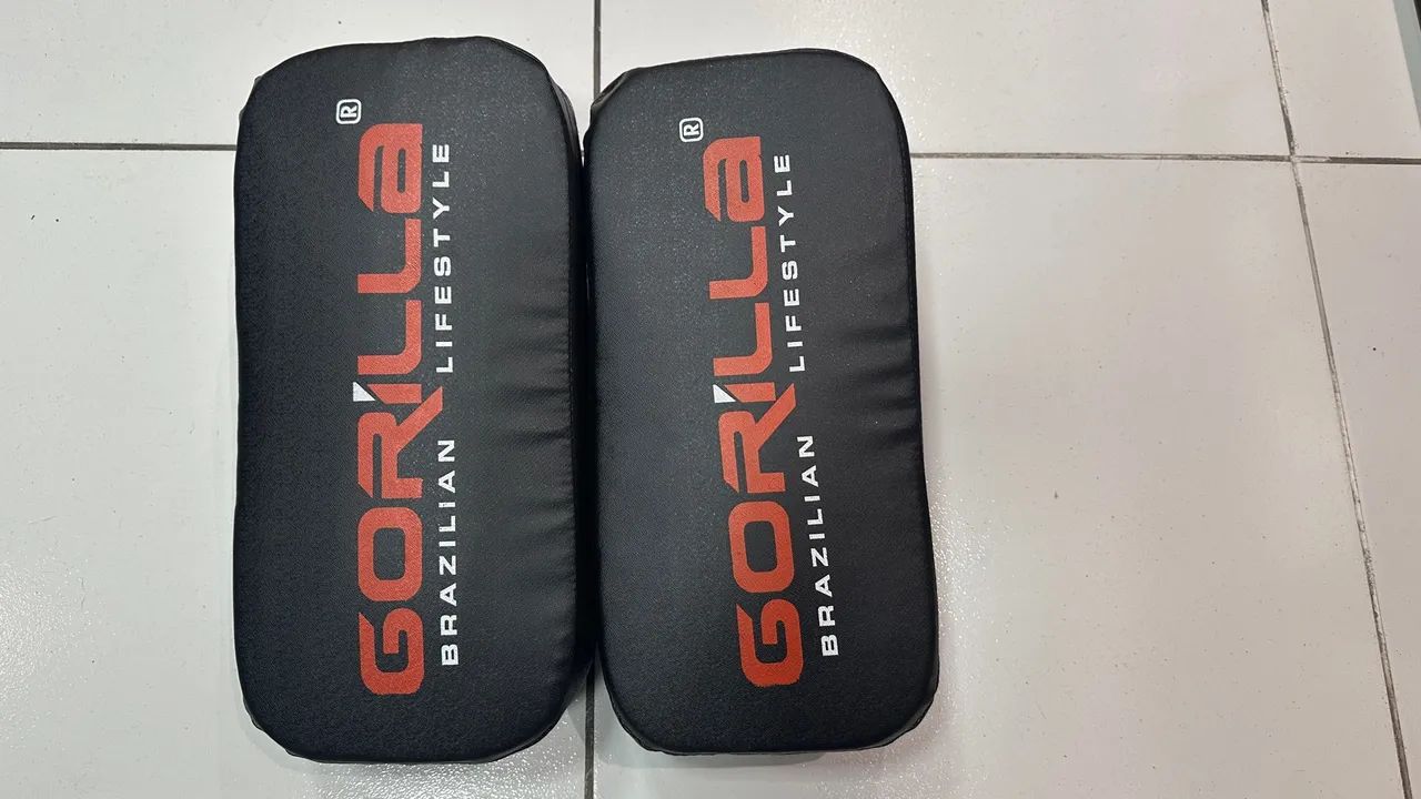 Par de Aparadores de Chute Profissional Muay Thai - Gorilla (NOVO)