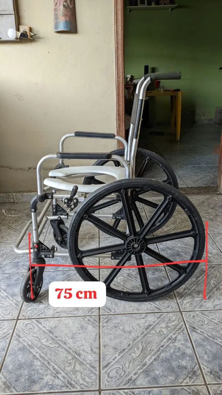 Cadeira de rodas sanitária com assento - Foto 2