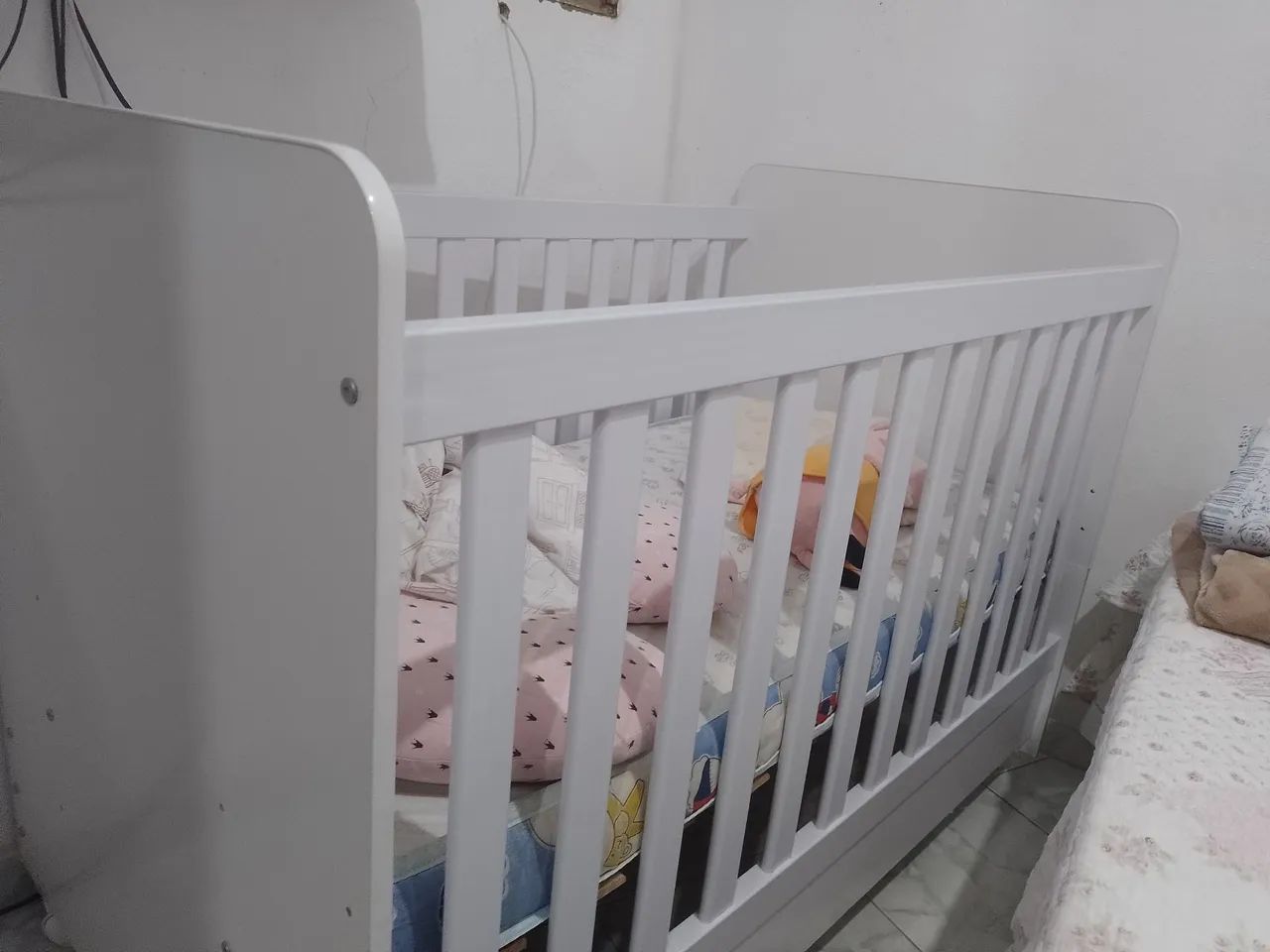 Vendo lindo berço, carrinho e bebe conforto