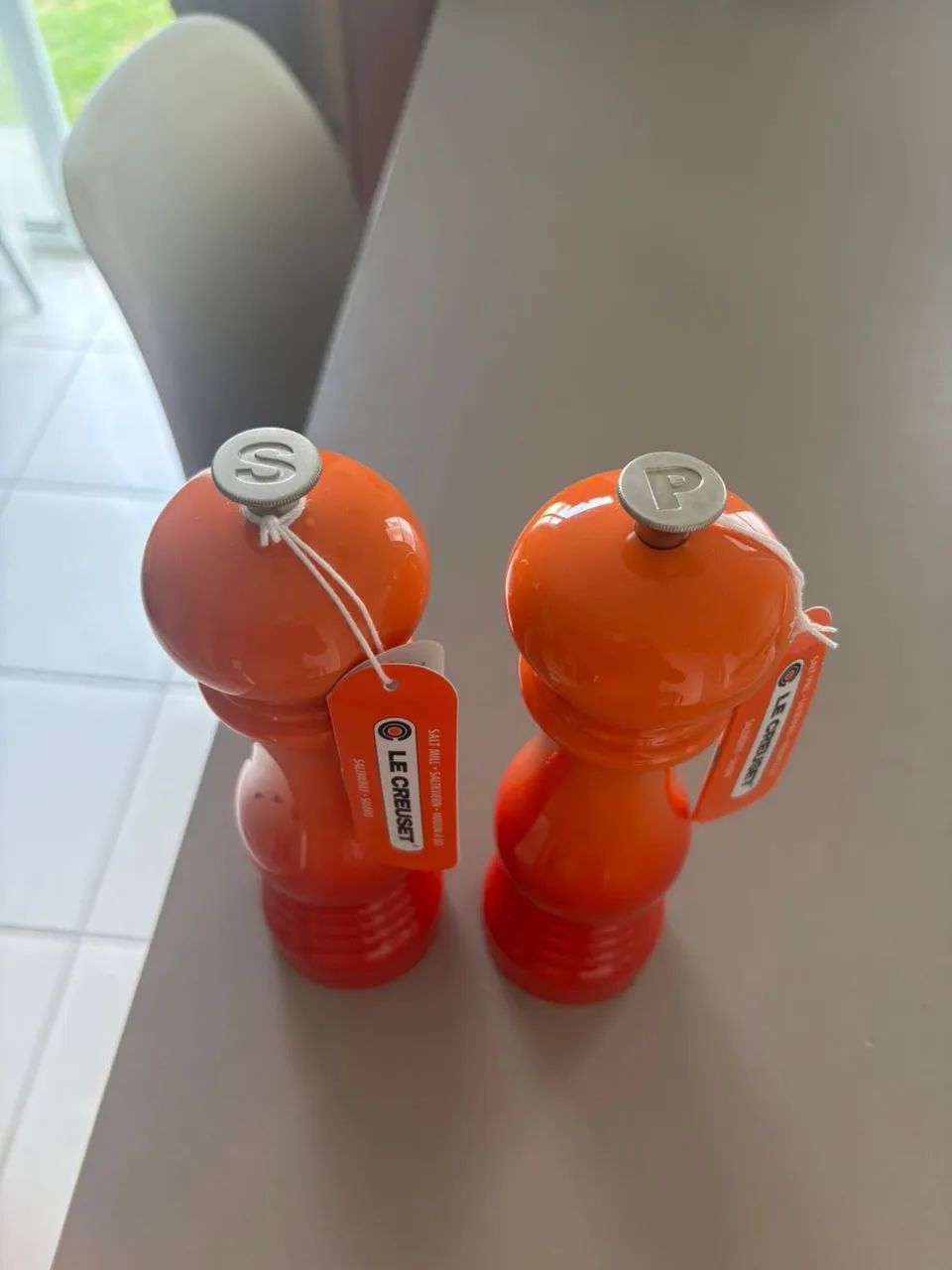 Conjunto de moedores de sal e pimenta- Le Creuset- cor laranja flamme  - Foto 2