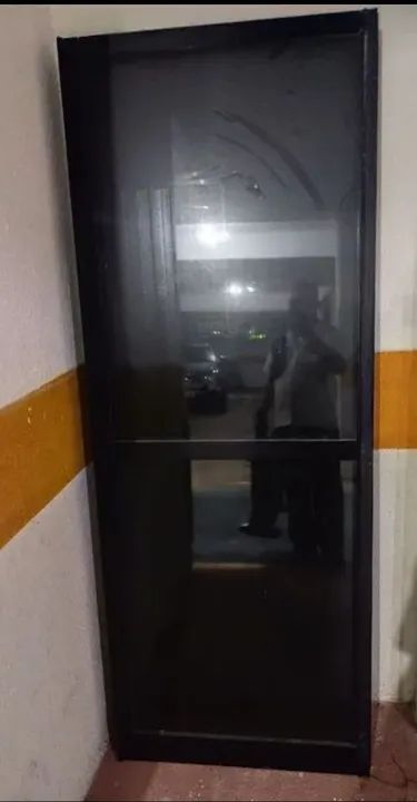 Portas de alumínio preto com vidro usada - Foto 3