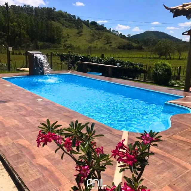 Piscina média 7 x 3,2 com banco e escada  - Foto 4