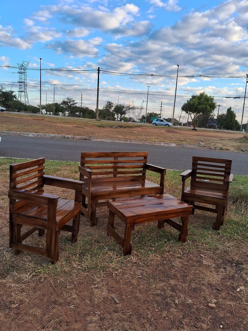 Conjunto de bancos e Poltronas feito com palete 463757490122936321