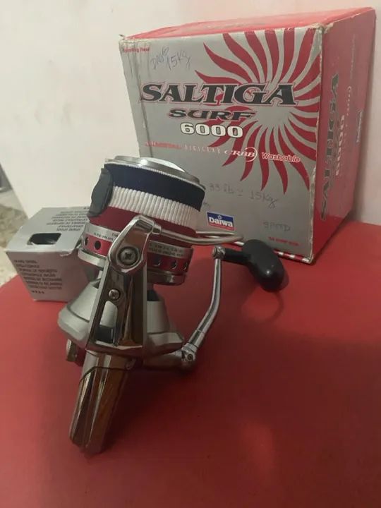 Molinete de Pesca Daiwa Saltiga Surf 6000 - Foto 4