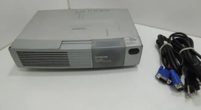 Projetor Hitachi cp-s220 (1500 lúmens) preço desapego