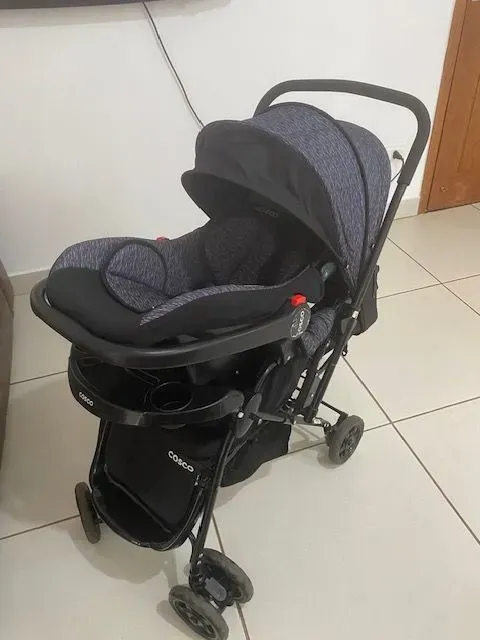 Carrinho de Bebê Com Cadeirinha que Vira Cama