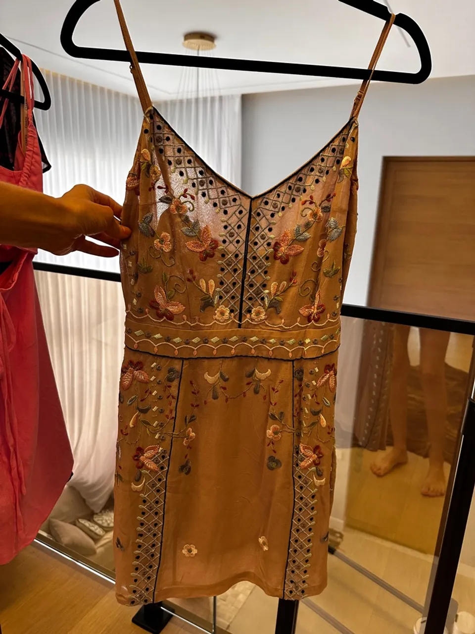 Vestido importado FRENCH CONNECTION pó