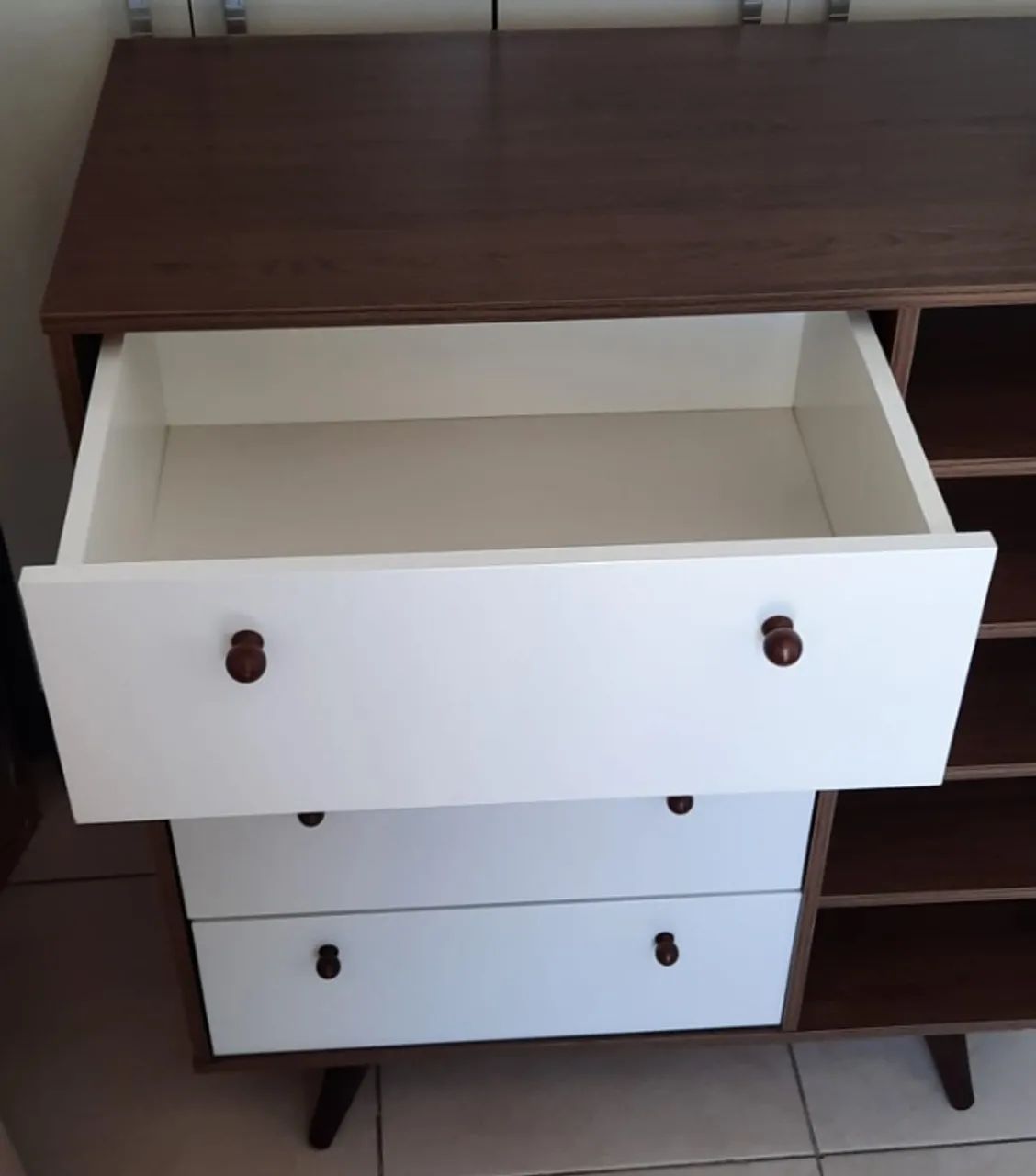 Cômoda Sapateira 4 Gavetas com Porta - Retrô  - Foto 3