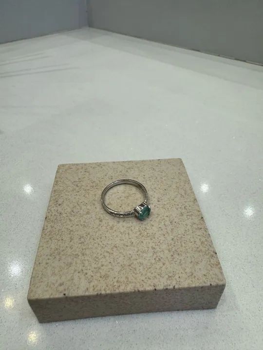 Anel esmeralda Oval NOVO com cravejado de brilhantes de diamantes Ouro branco 18K ! - Foto 2