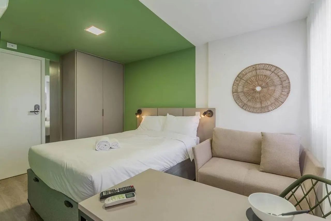 Apartamento com 1 Quarto para alugar, 17m² - Prado Velho