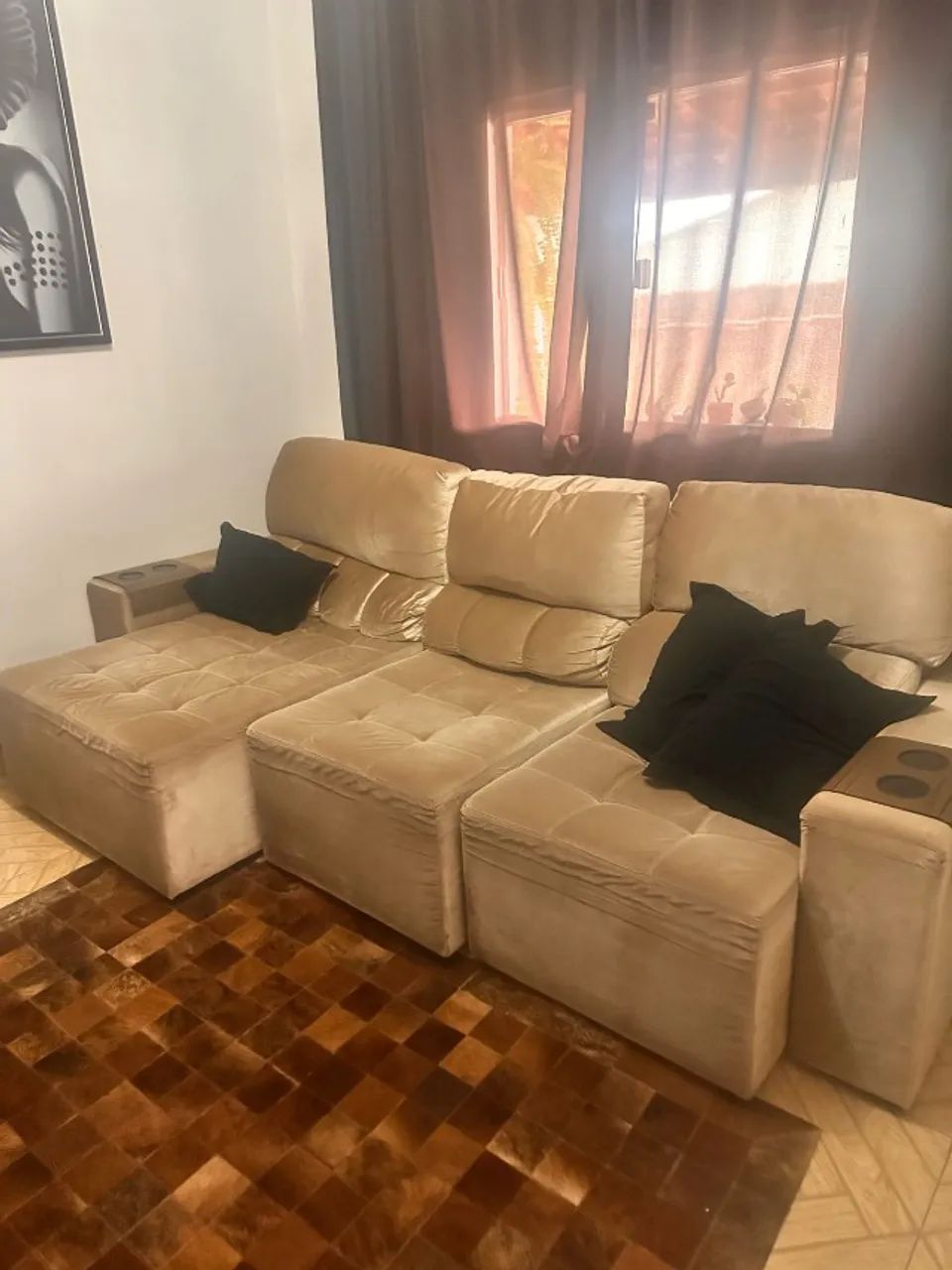 ? Sofá 3 Lugares na cor Dourada - Foto 2