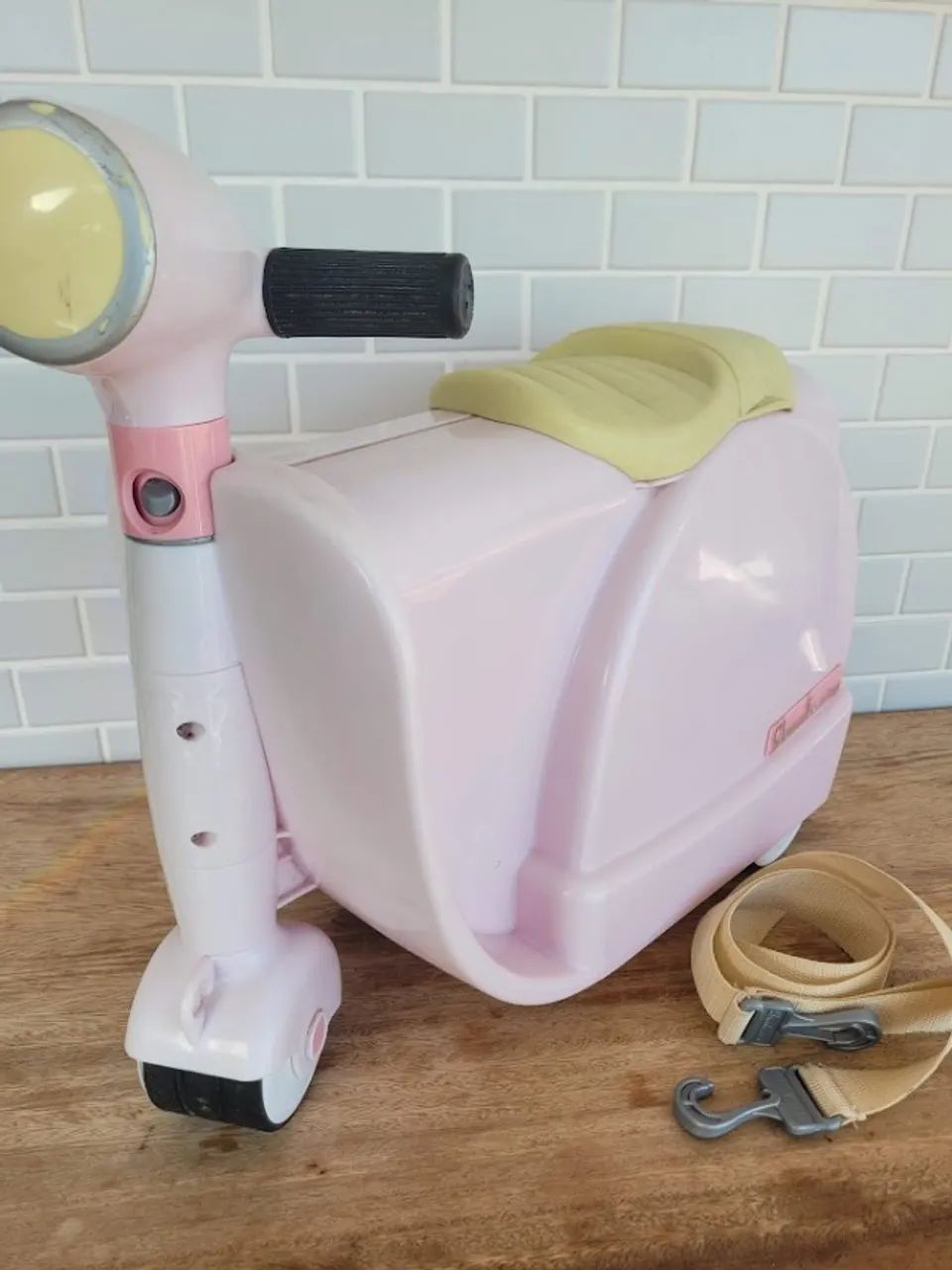 Mala de bordo com assento e rodinhas infantil (scooter) - Foto 5