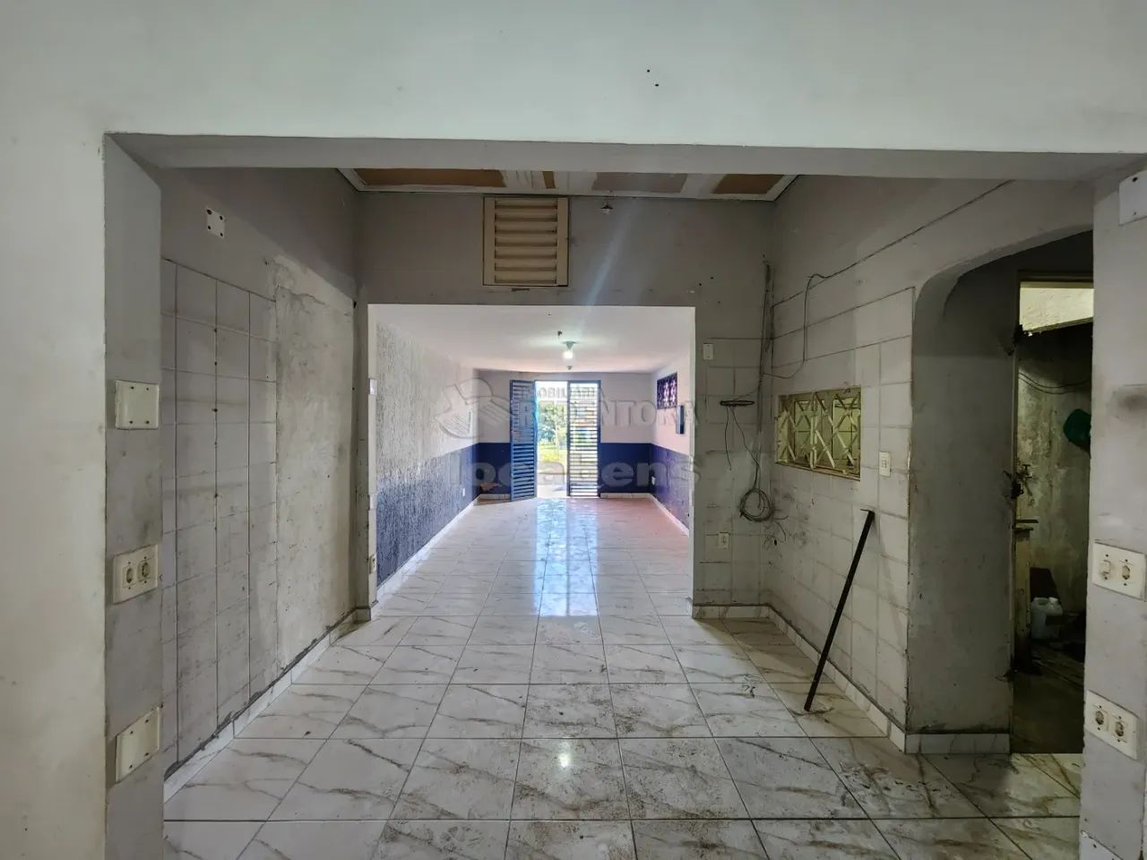 Salão comercial com espaço amplo, 01 copa no bairro Bosque da Saúde. - Foto 2