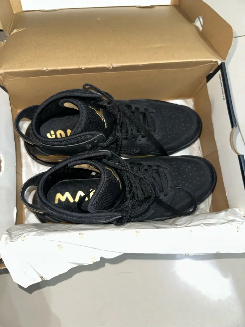 Air Jordan Mars 270 Preto e Dourado - Original - Foto 5