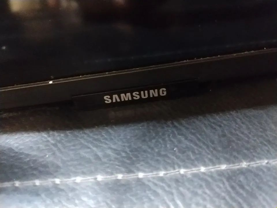 VENDO TV 54 POLEGADAS COM TELA QUEBRADA. - Foto 4