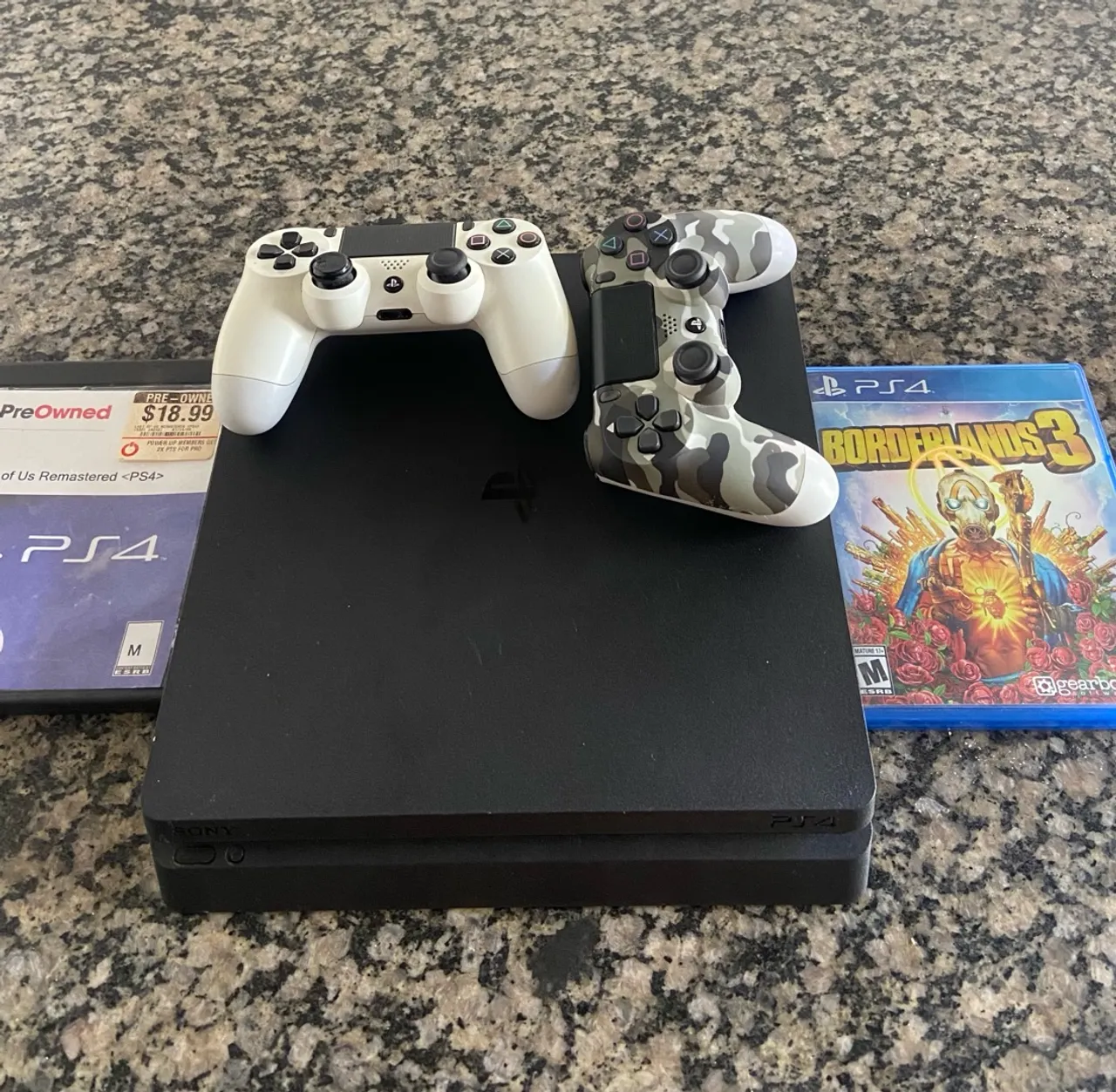 PlayStation 4 Slim + 2 Controles + 2 Jogos