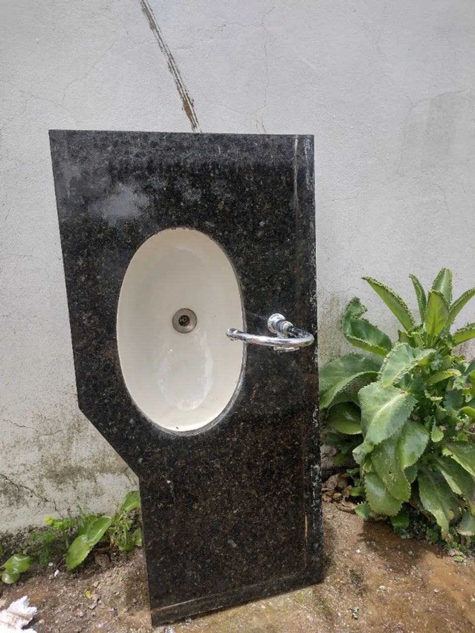 Bancada de granito, cuba e torneira para banheiro 