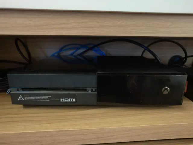 Xbox One Preto 500G + 2 Controles + Kinect + 31 Jogos