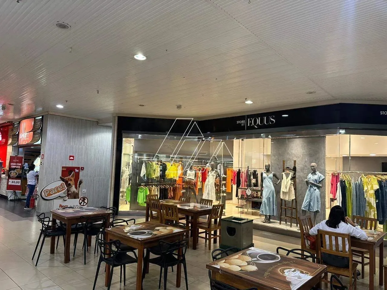 Salas comerciais no Esmeralda Shopping