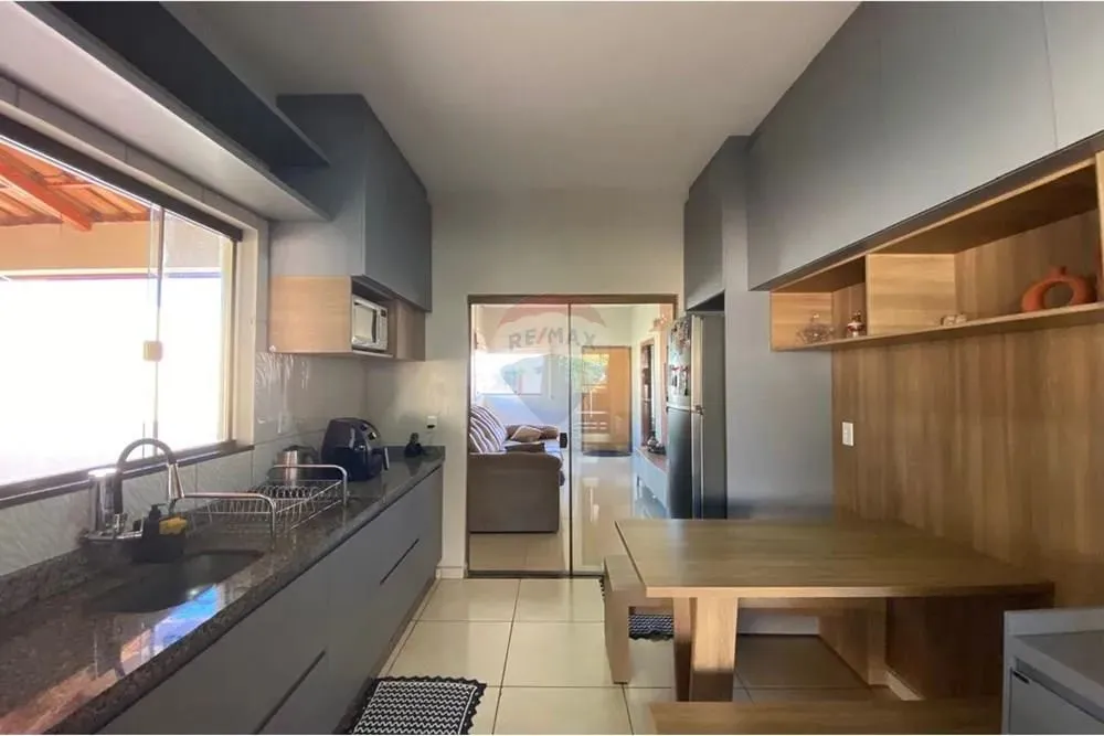 CASA COM 2 QUARTOS E AMPLO TERRENO NO JARDIM CLIMAX